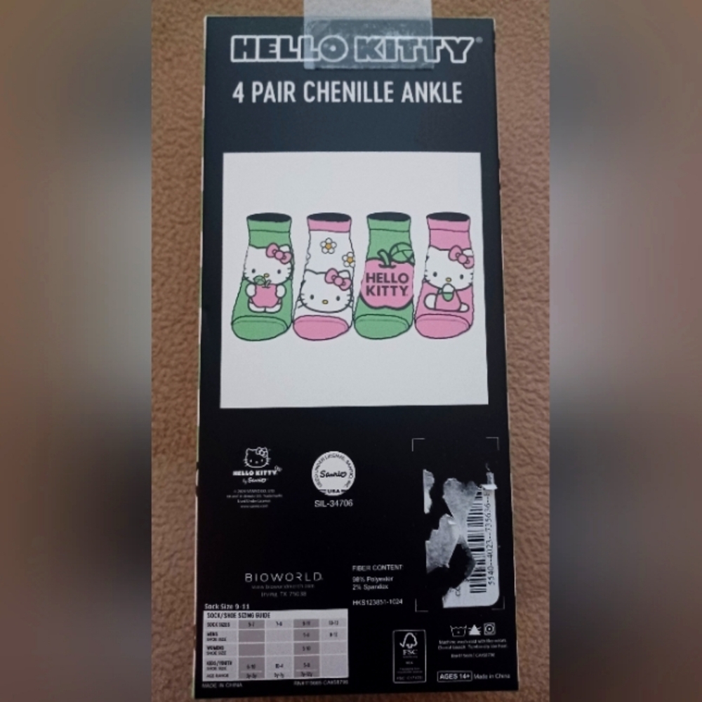 NWOT HELLO KITTY 4PK COMFY FUZZY SOCKS. - Picture 2 of 4